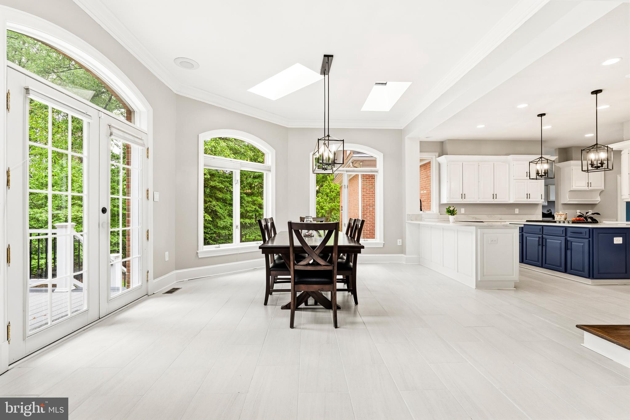 MONEYS CORNER - Residential