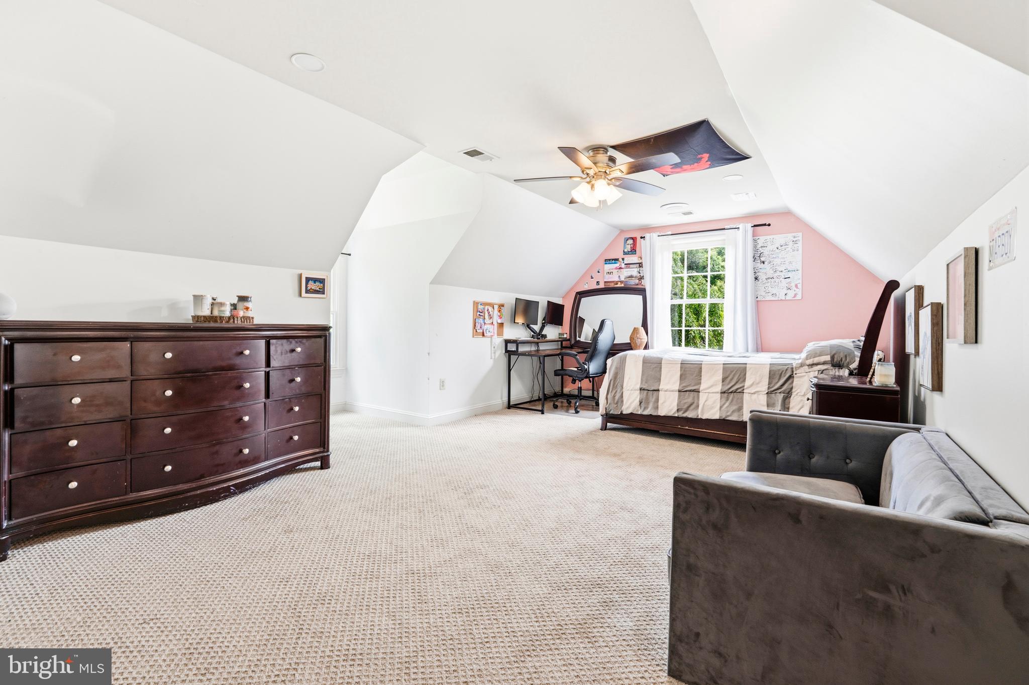 MONEYS CORNER - Residential