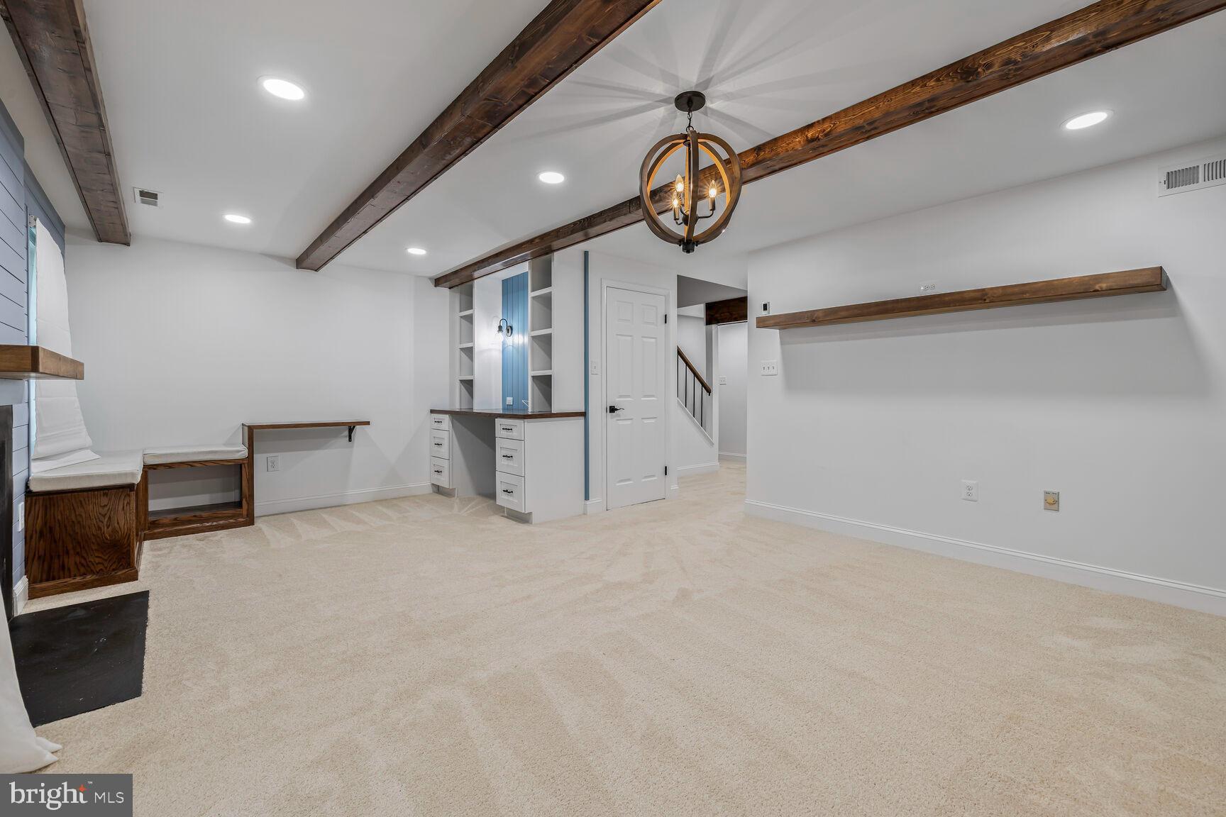 FLOWER HILL - Residential Lease