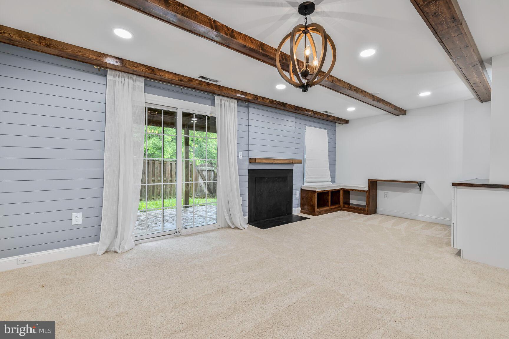 FLOWER HILL - Residential Lease