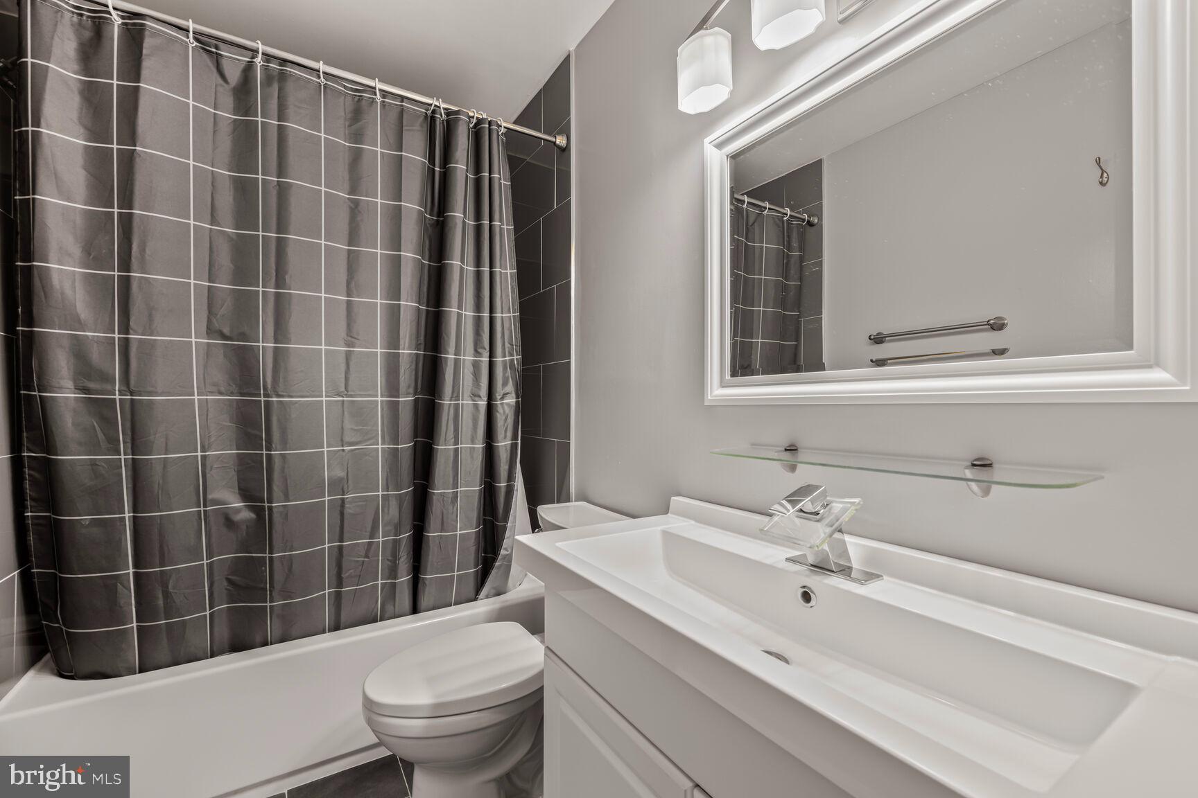 FLOWER HILL - Residential Lease