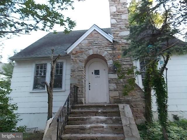 LOTS OF OLDE WORLD CHARM IN THIS 4 BEDROOM CAPE COD. HARDWOOD FLOORS, CURVED ARCHWAYS AND UNIQUE FRONT DOOR. MAIN LEVEL HAS 2 NICE SIZE BEDROOMS AND FULL BATH. EAT-IN KITCHEN WITH BUILT IN SHELVES. UPPER LEVEL HAS TO LARGE BEDROOMS AND LOTS OF STORAGE/CLOSET SPACE.FULL LOWER LEVEL WITH 1/2 BATH AND LOTS OF SPACE TO MAKE FAMILY ROOM. NICE BACK YARD. AGENTS VIEW DOCS ON MLS FOR CONTRACT DETAILS.
