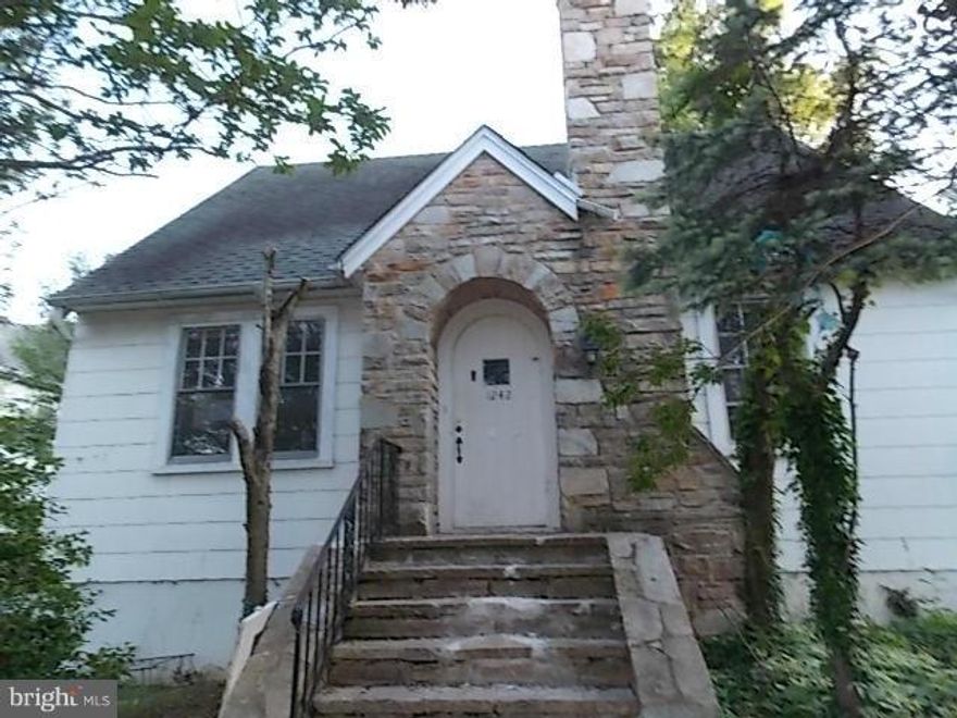 LOTS OF OLDE WORLD CHARM IN THIS 4 BEDROOM CAPE COD. HARDWOOD FLOORS, CURVED ARCHWAYS AND UNIQUE FRONT DOOR. MAIN LEVEL HAS 2 NICE SIZE BEDROOMS AND FULL BATH. EAT-IN KITCHEN WITH BUILT IN SHELVES. UPPER LEVEL HAS TO LARGE BEDROOMS AND LOTS OF STORAGE/CLOSET SPACE.FULL  LOWER LEVEL  WITH 1/2 BATH AND LOTS OF SPACE TO MAKE FAMILY ROOM. NICE BACK YARD. AGENTS VIEW DOCS ON MLS FOR CONTRACT DETAILS.