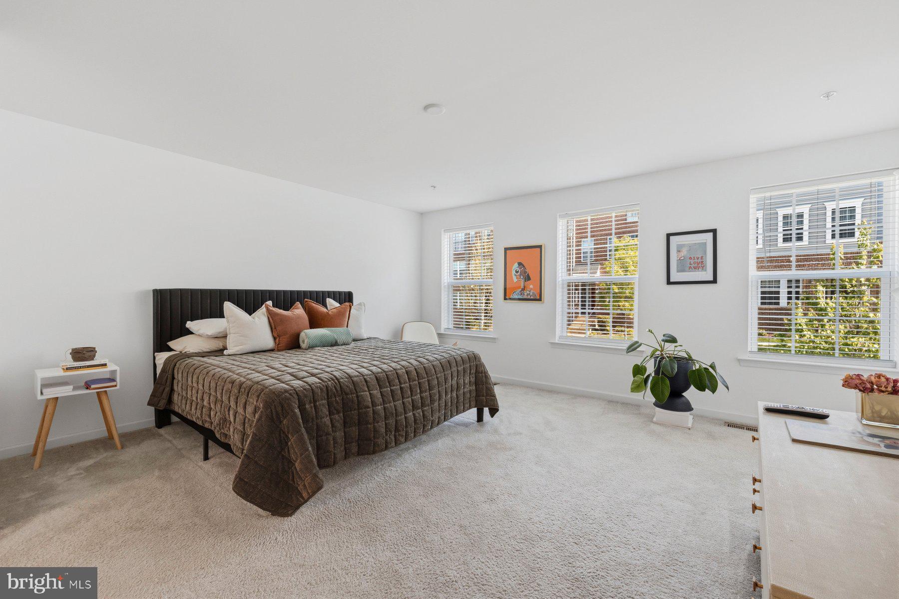 METRO POINTE - Residential