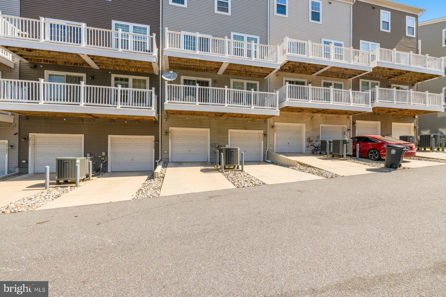 METRO POINTE - Residential