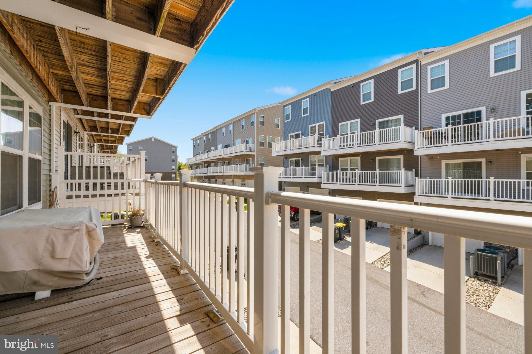 METRO POINTE - Residential