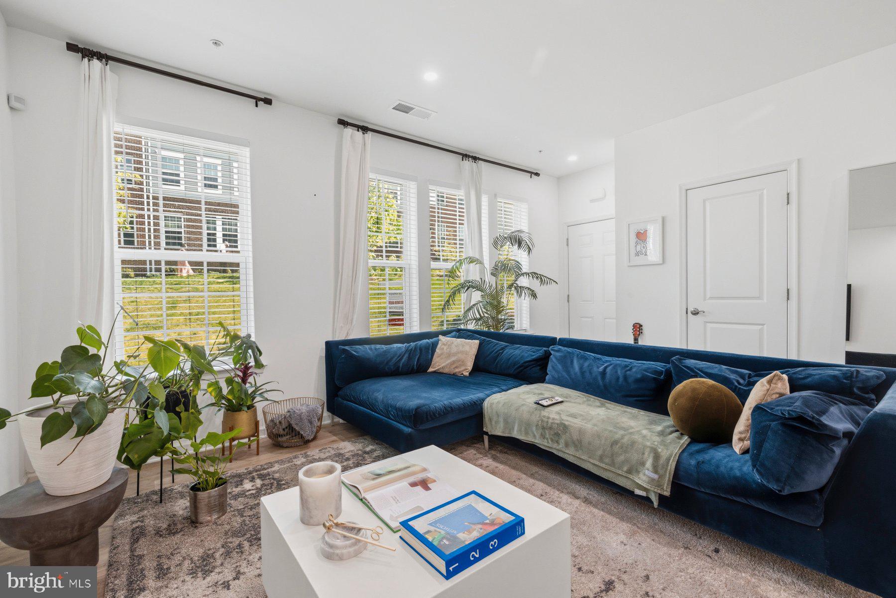 METRO POINTE - Residential