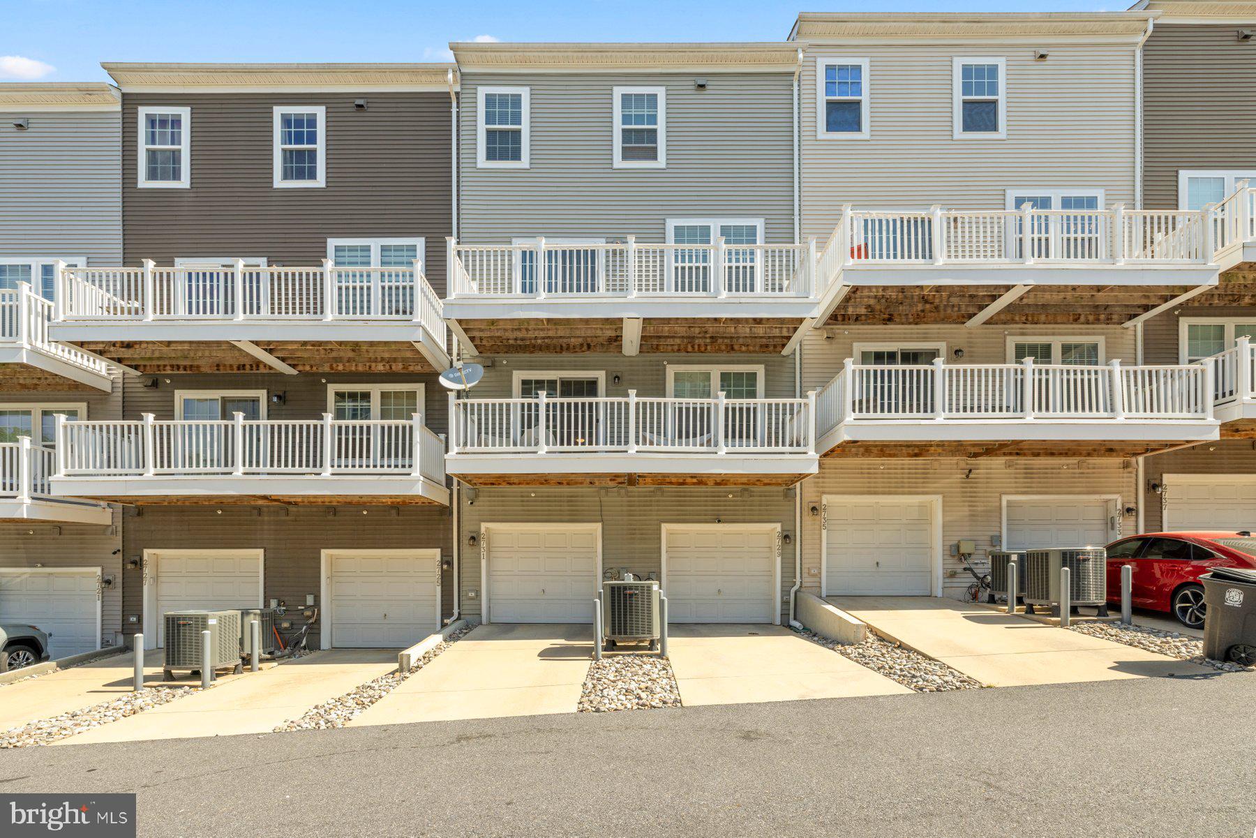 METRO POINTE - Residential