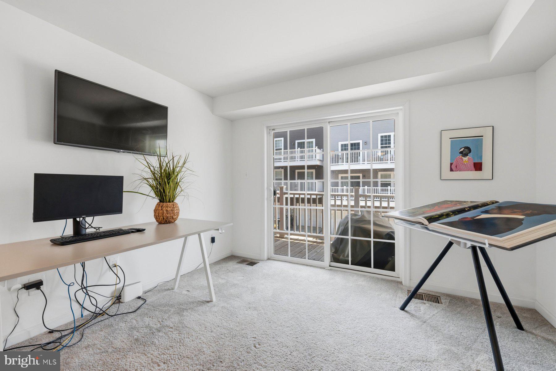 METRO POINTE - Residential