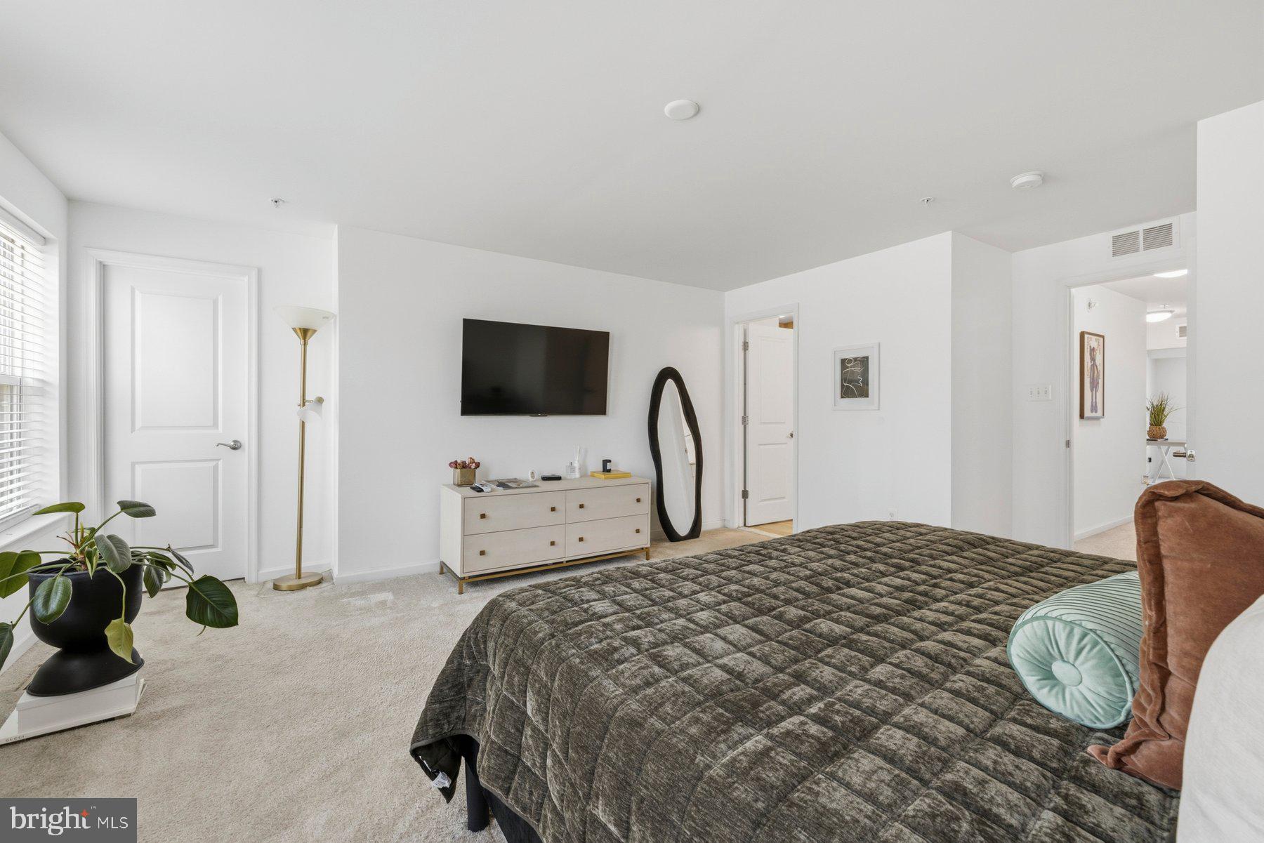 METRO POINTE - Residential