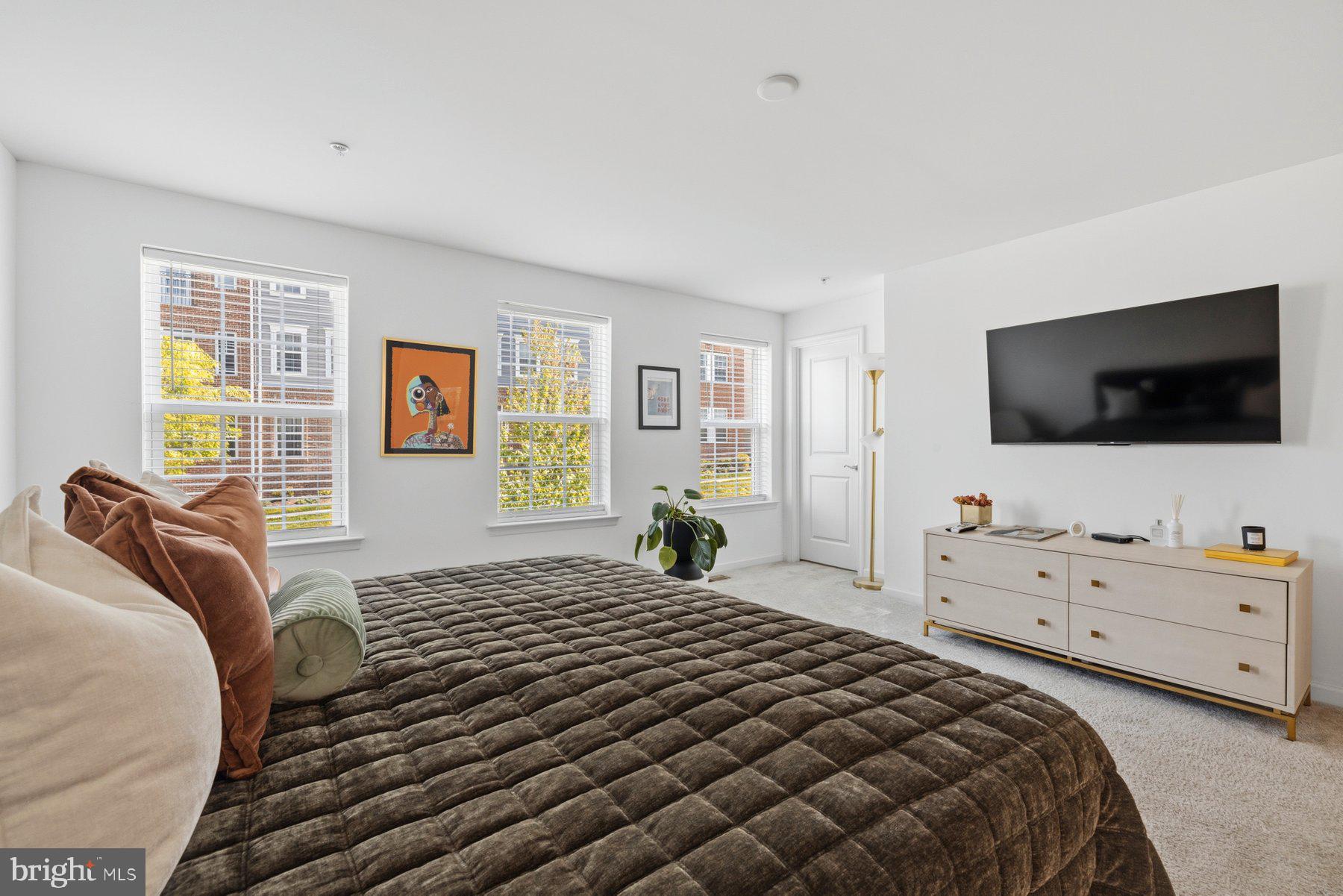 METRO POINTE - Residential