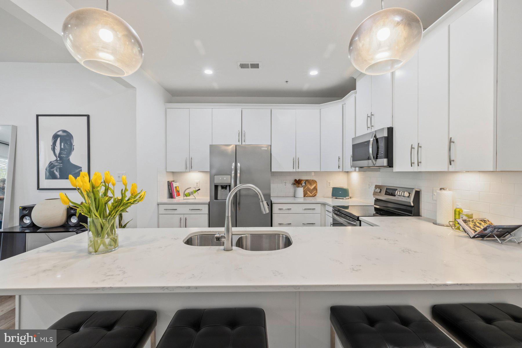 METRO POINTE - Residential