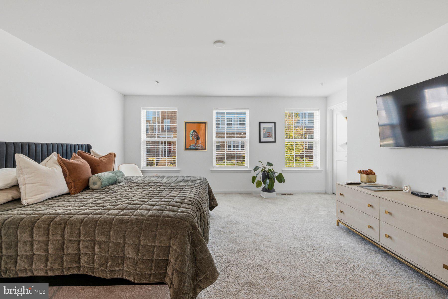 METRO POINTE - Residential