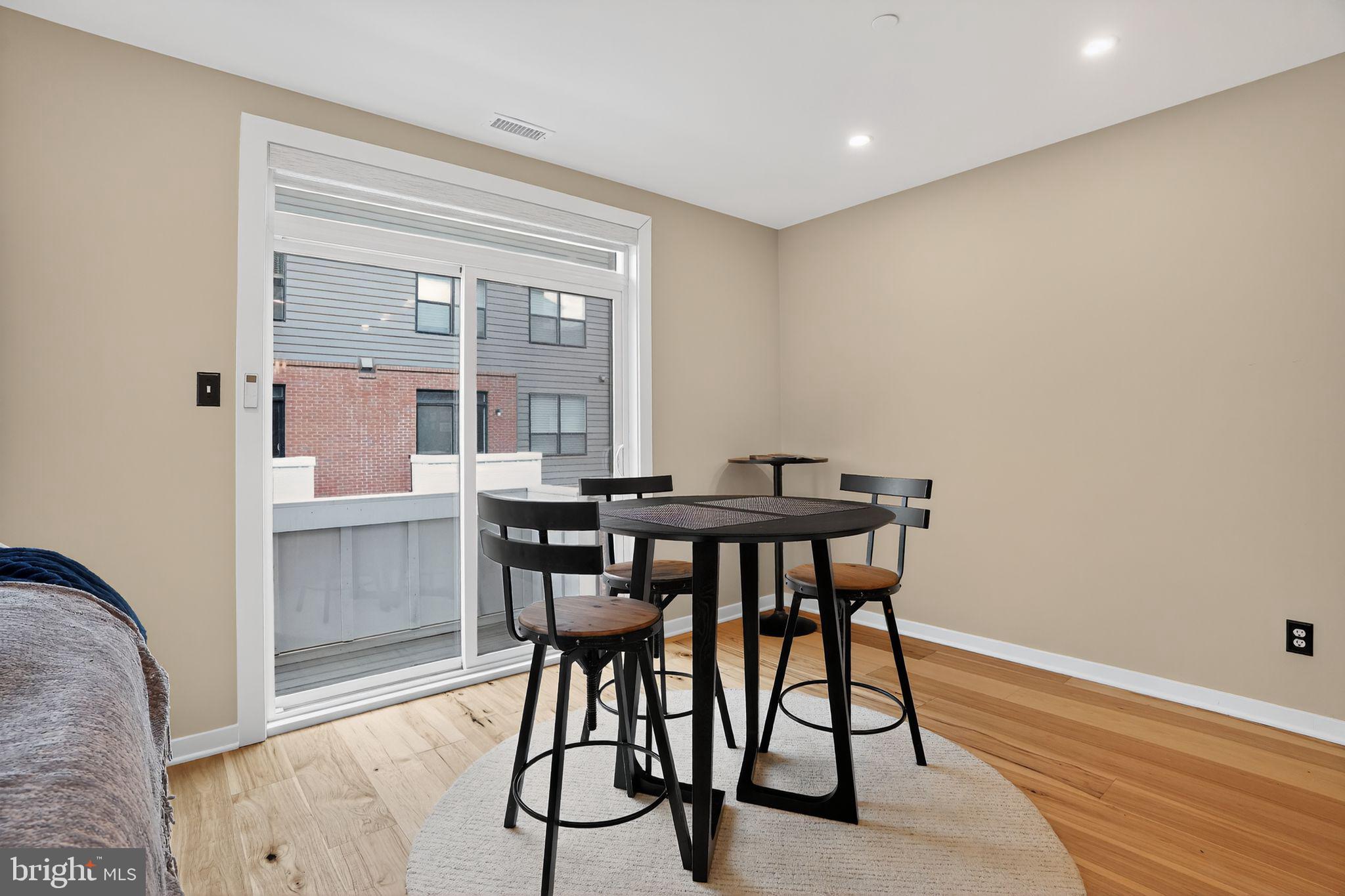 RIVER PLACE - Residential