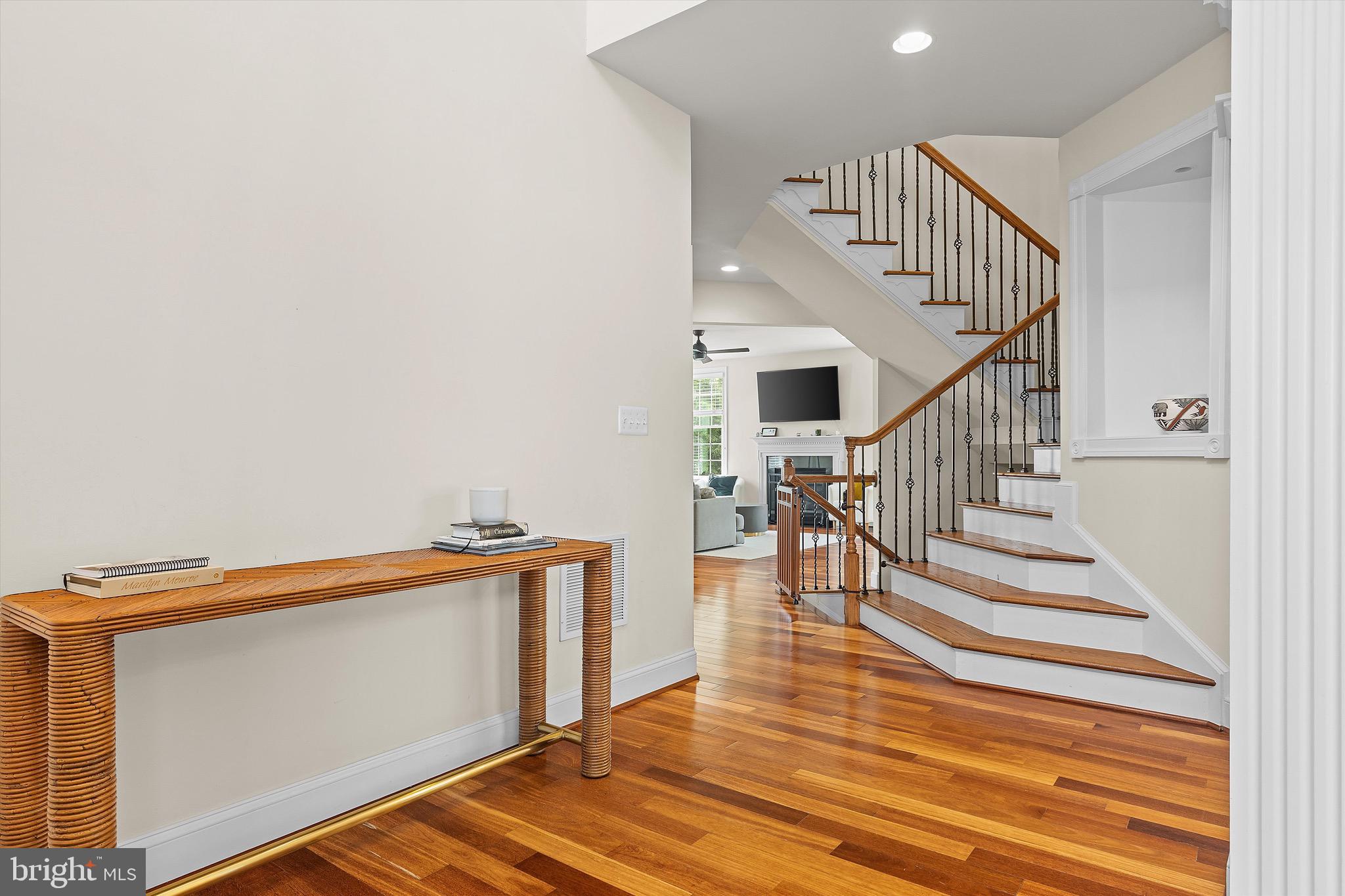 BURGUNDY WOODS - Residential