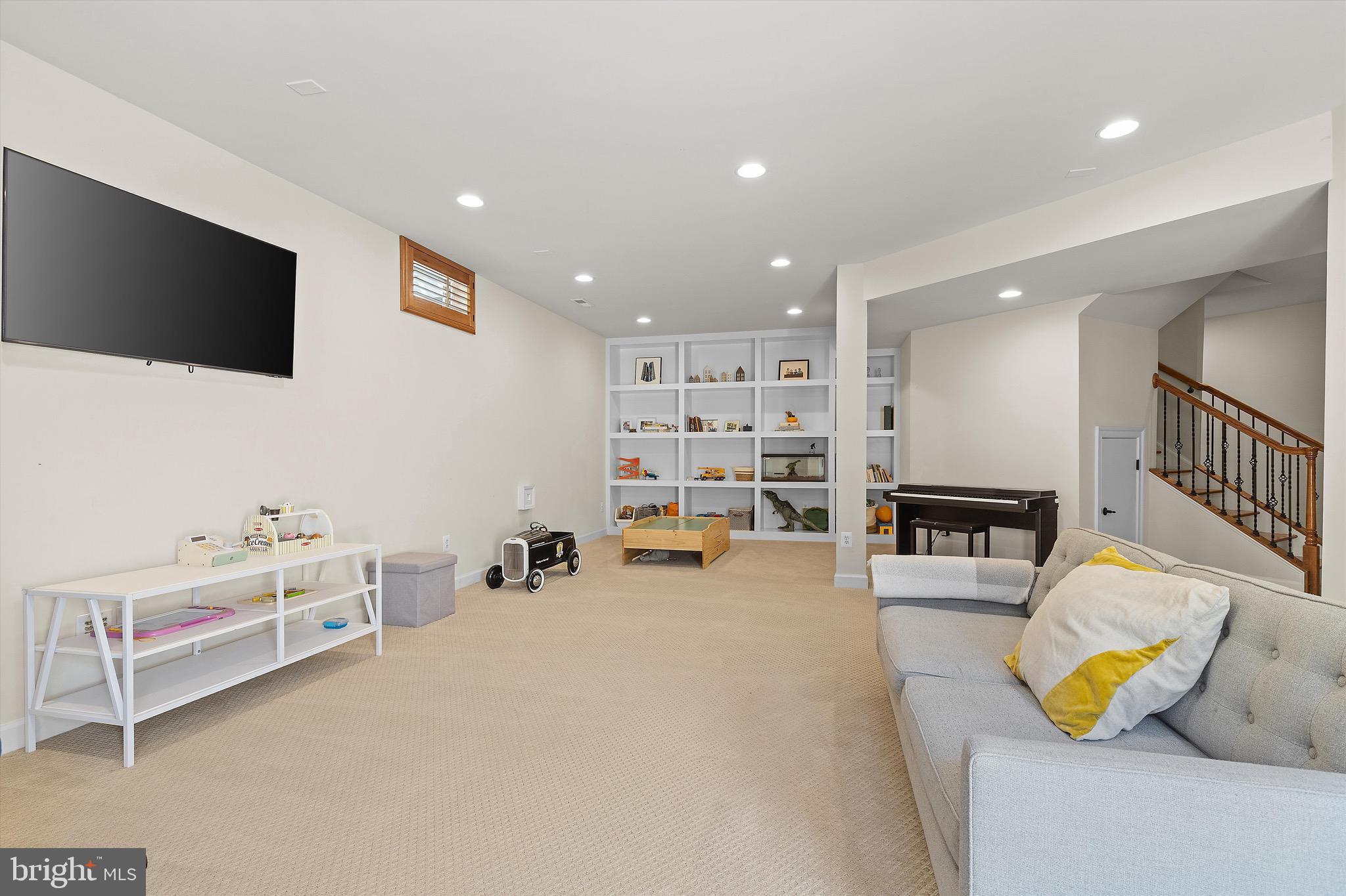 BURGUNDY WOODS - Residential