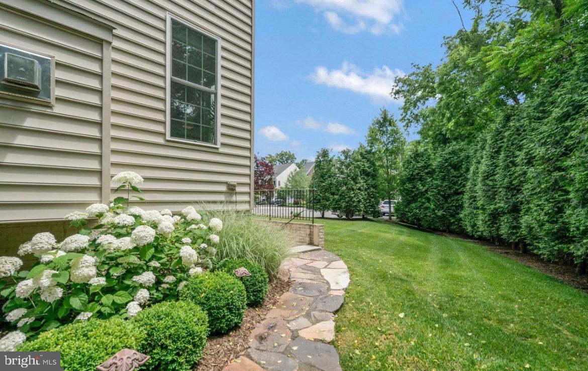 BURGUNDY WOODS - Residential