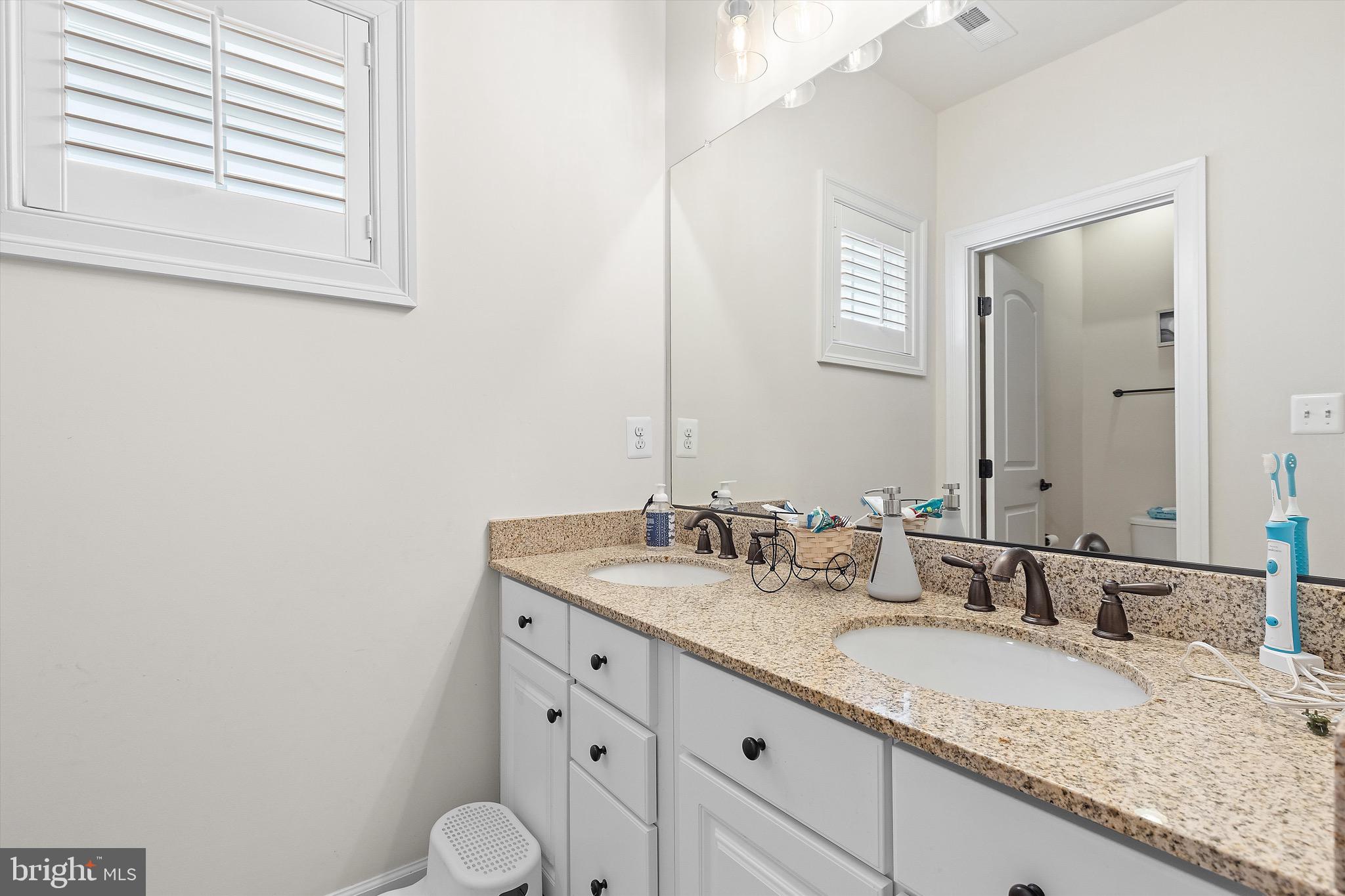 BURGUNDY WOODS - Residential