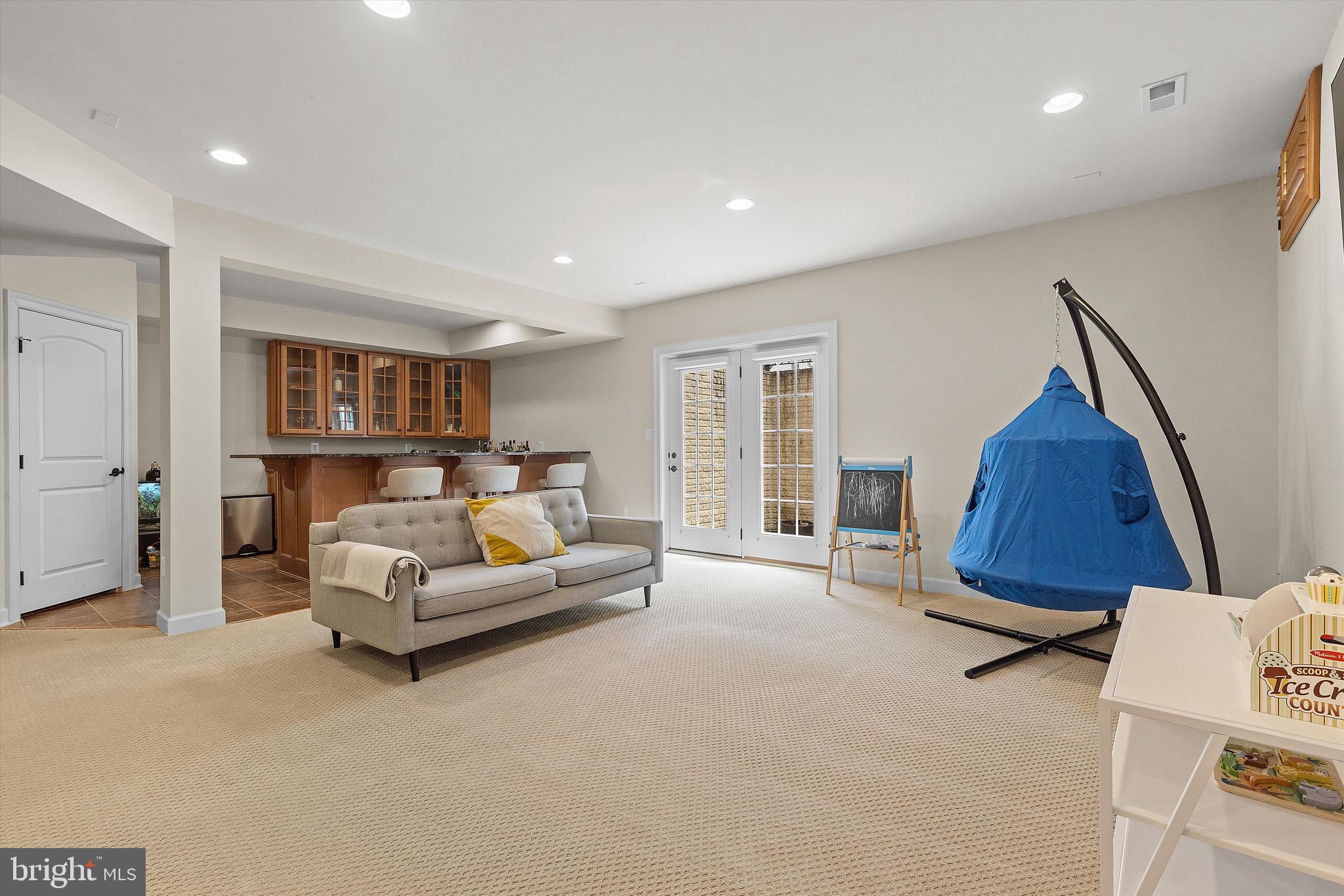 BURGUNDY WOODS - Residential