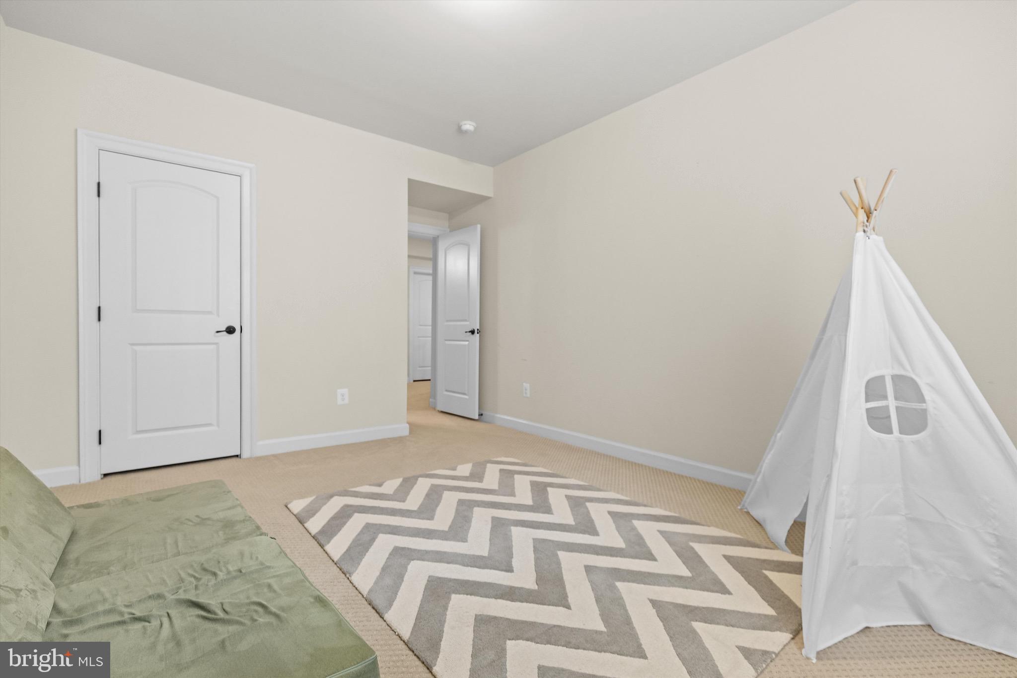 BURGUNDY WOODS - Residential