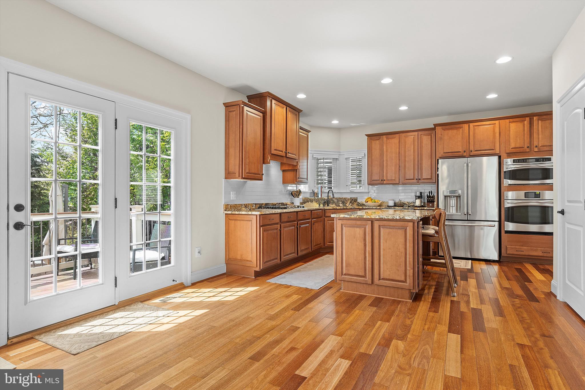 BURGUNDY WOODS - Residential