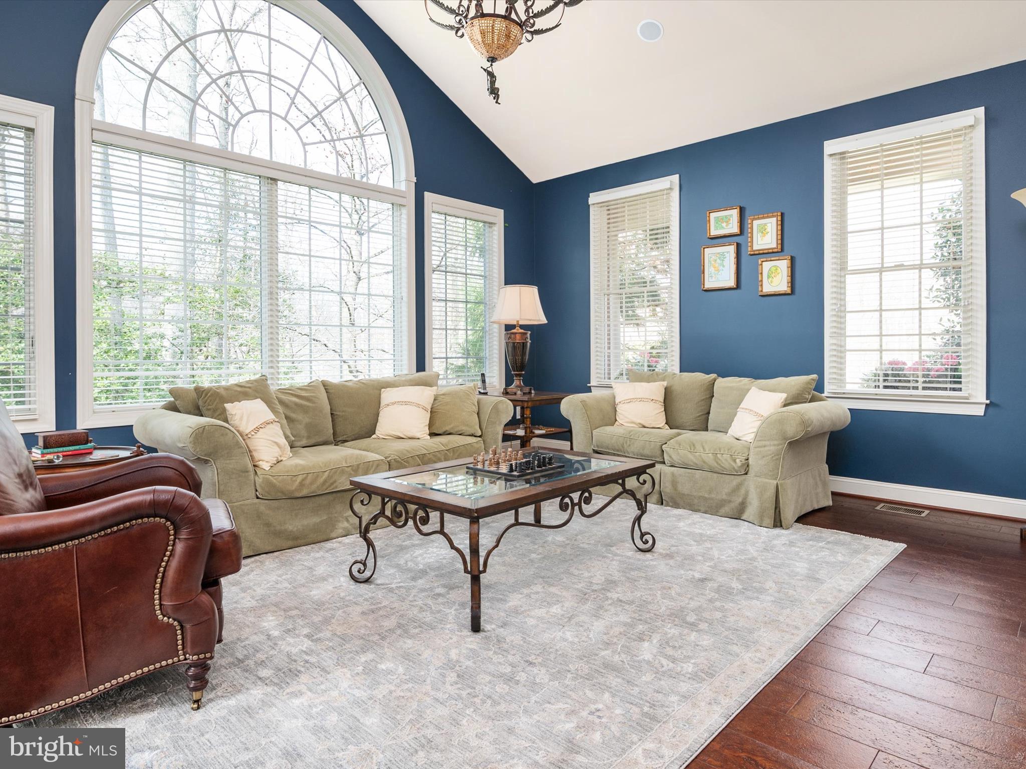 SOUTH RIVER COLONY - Residential