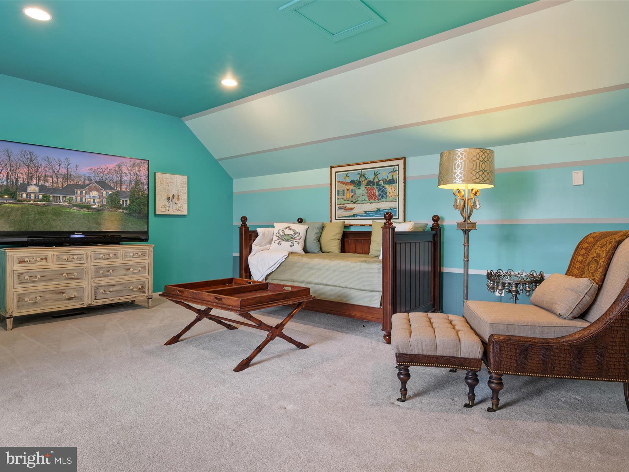 SOUTH RIVER COLONY - Residential