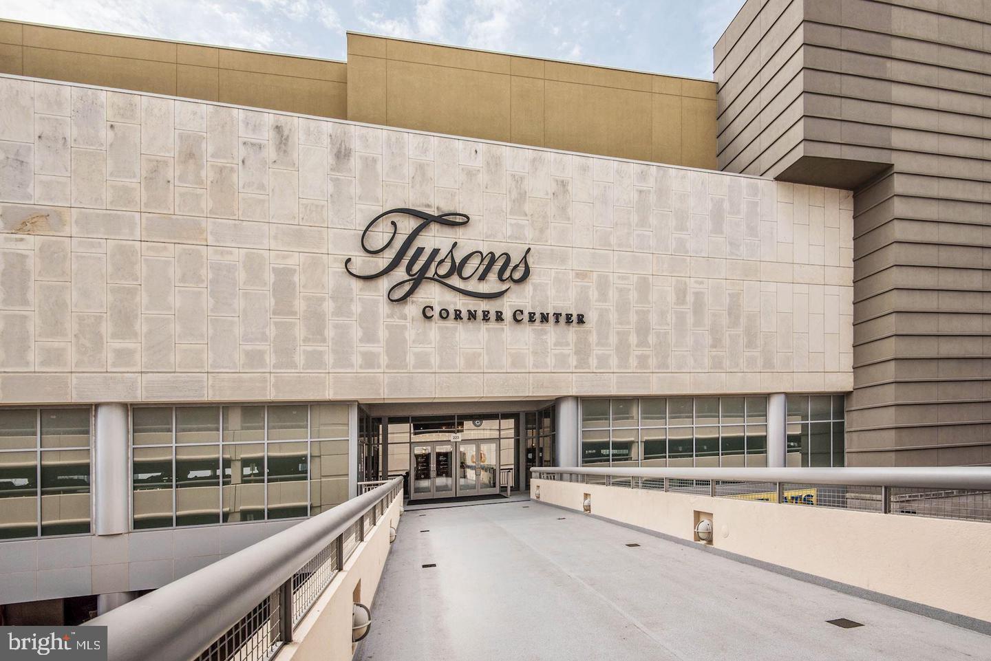 GATES OF MCLEAN - Residential