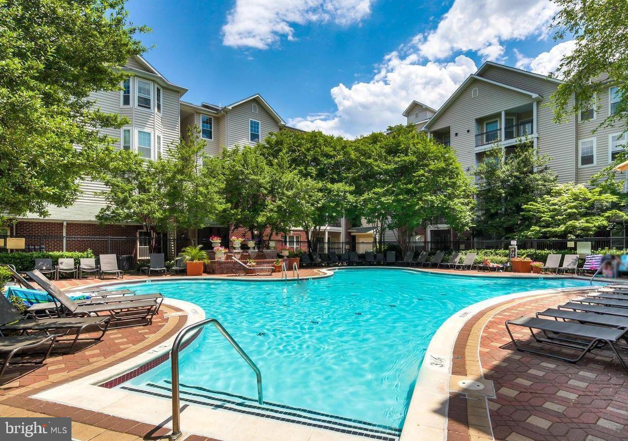 GATES OF MCLEAN - Residential