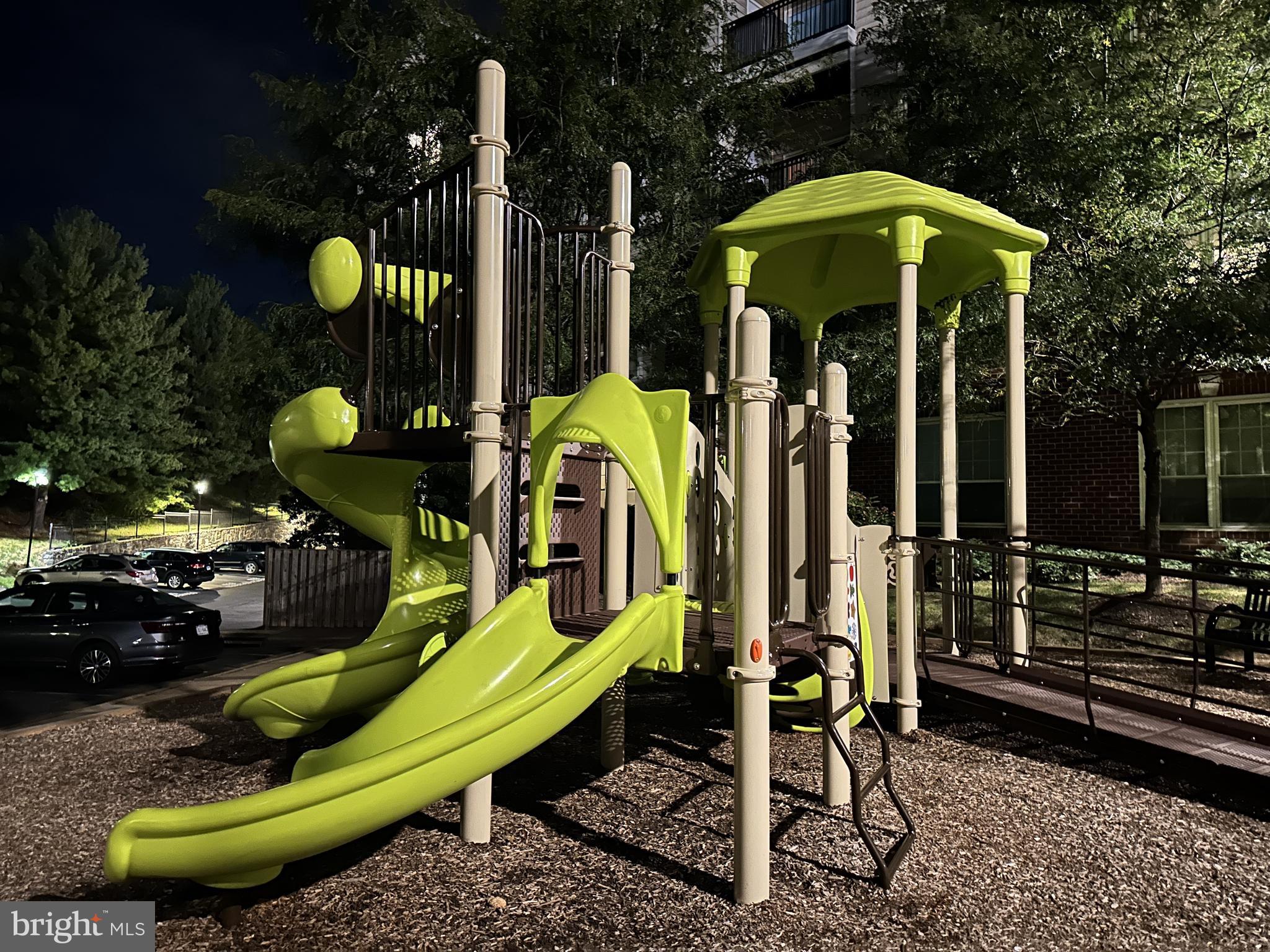 GATES OF MCLEAN - Residential