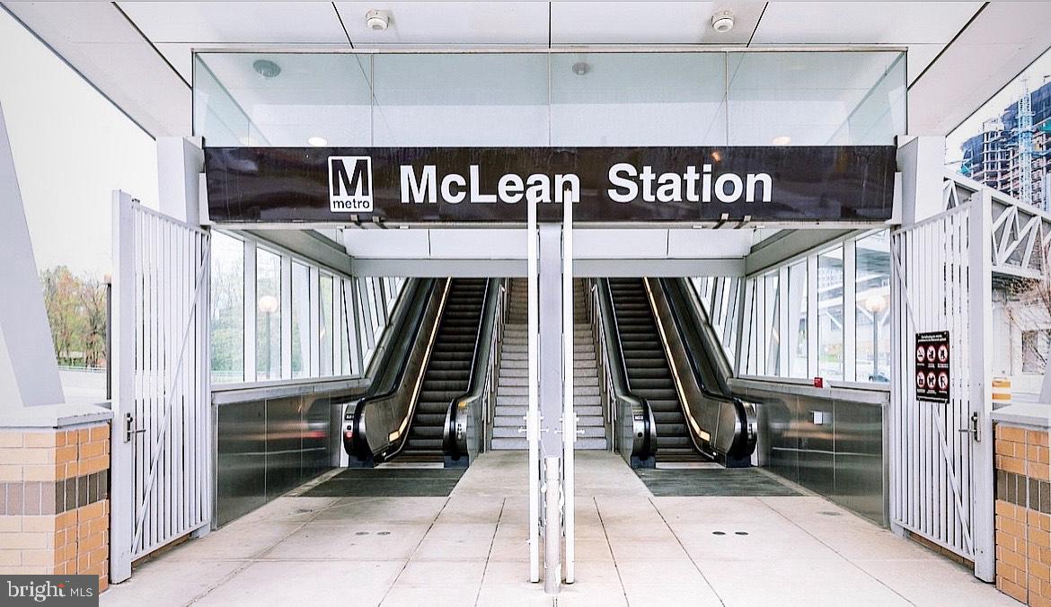 GATES OF MCLEAN - Residential