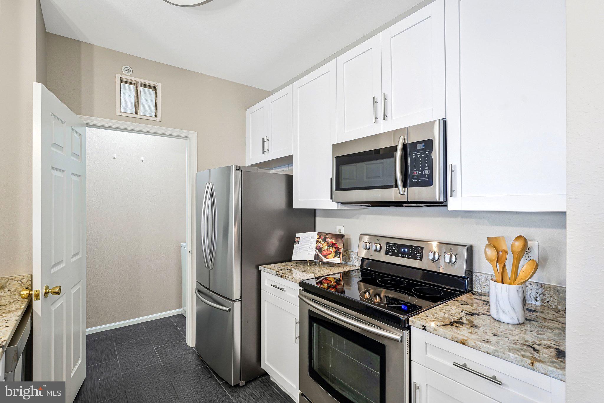 GATES OF MCLEAN - Residential