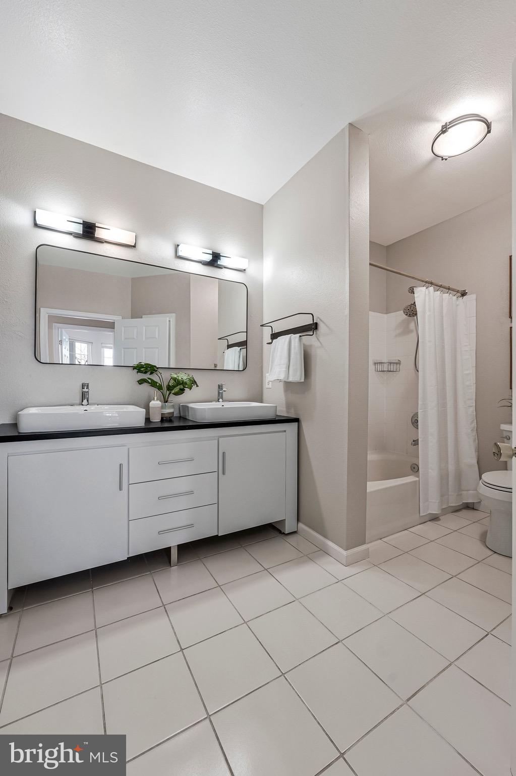 GATES OF MCLEAN - Residential