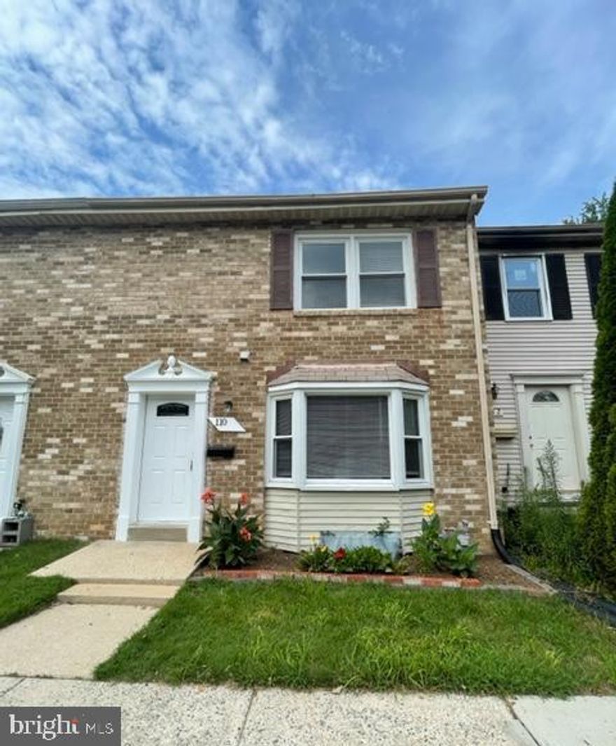 RENOVATED 4 BEDROOM 3.5 BATHS IN FOXWOOD.  HARDWOOD FLOORS IN L/R  &  D/R.
WOOD BURNING FIREPLACE, FENCED REAR YARD. FRESH PAINT THROUGHOUT.  
UPDATED BATHROOMS.  GRANITE KITCHEN COUNTERTOPS AND  SS  APPLIANCES.
CLOSE TO ICC, I 270, SHOPPING. RESTAURANTS AND MORE!!