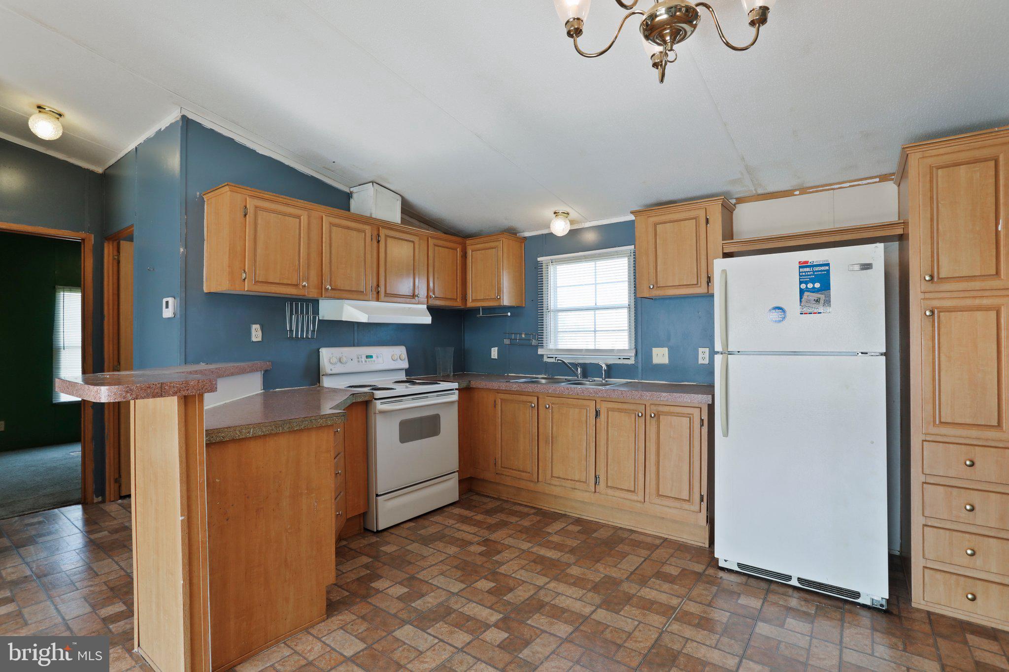 ROYAL CREST ESTATES - Residential