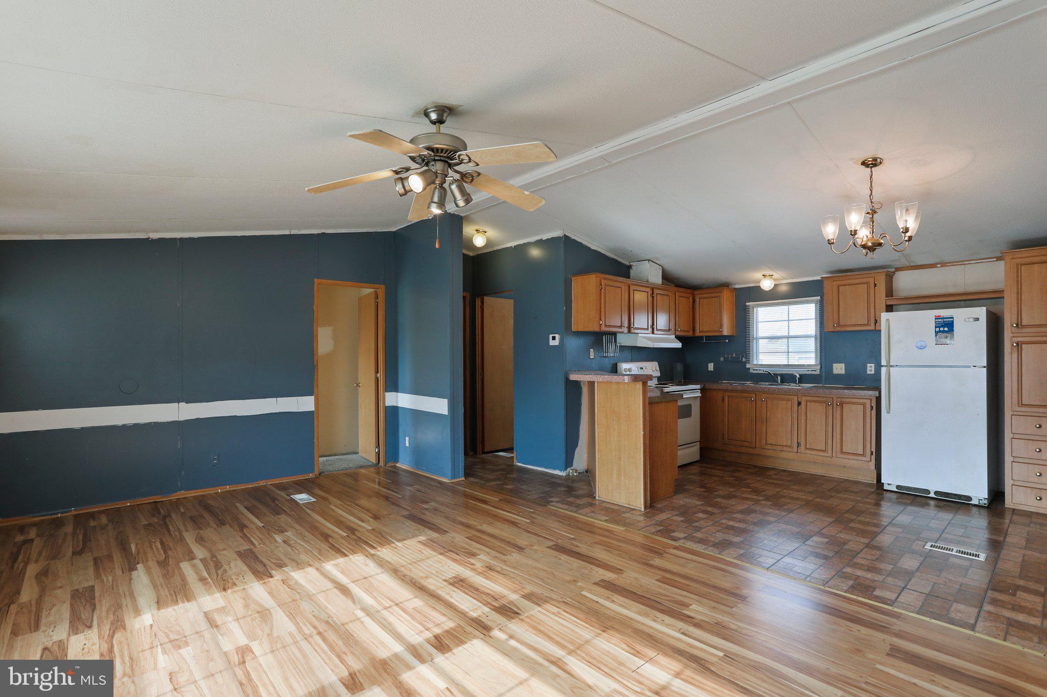 ROYAL CREST ESTATES - Residential