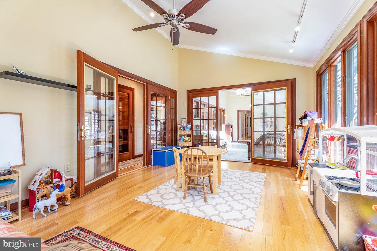 WOODLAND ESTATES - Residential