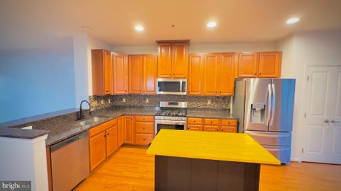 Townhouse For Rent - 7420 Singers Way<br/> ELKRIDGE, MD 21075