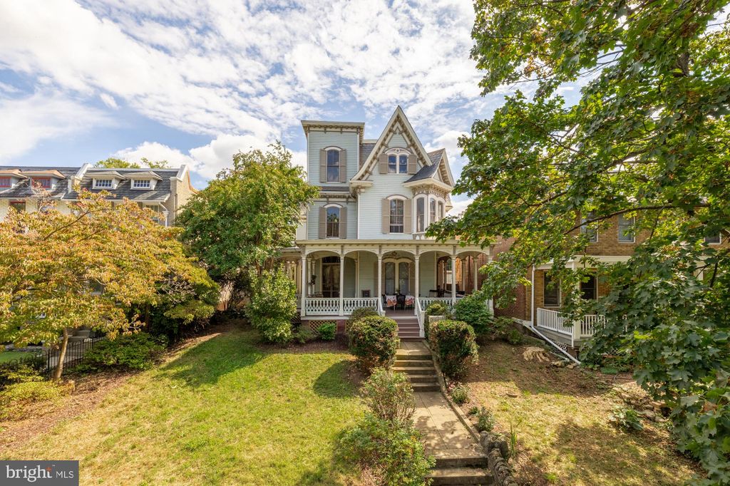Photo of 3423 Oakwood Terrace NW, WASHINGTON, DC 20010 (MLS # DCDC2250390)