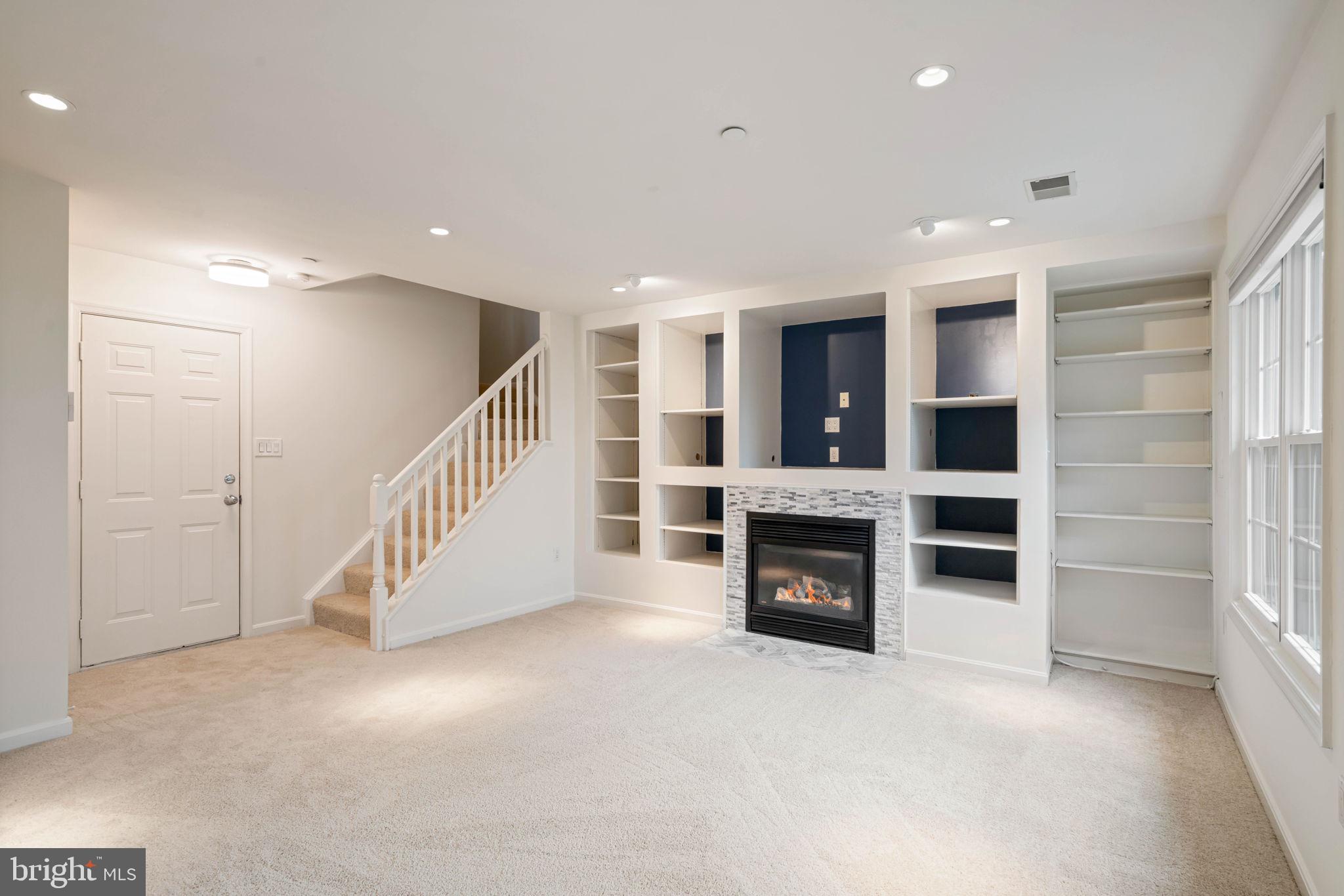 KENSINGTON COURTS - Residential