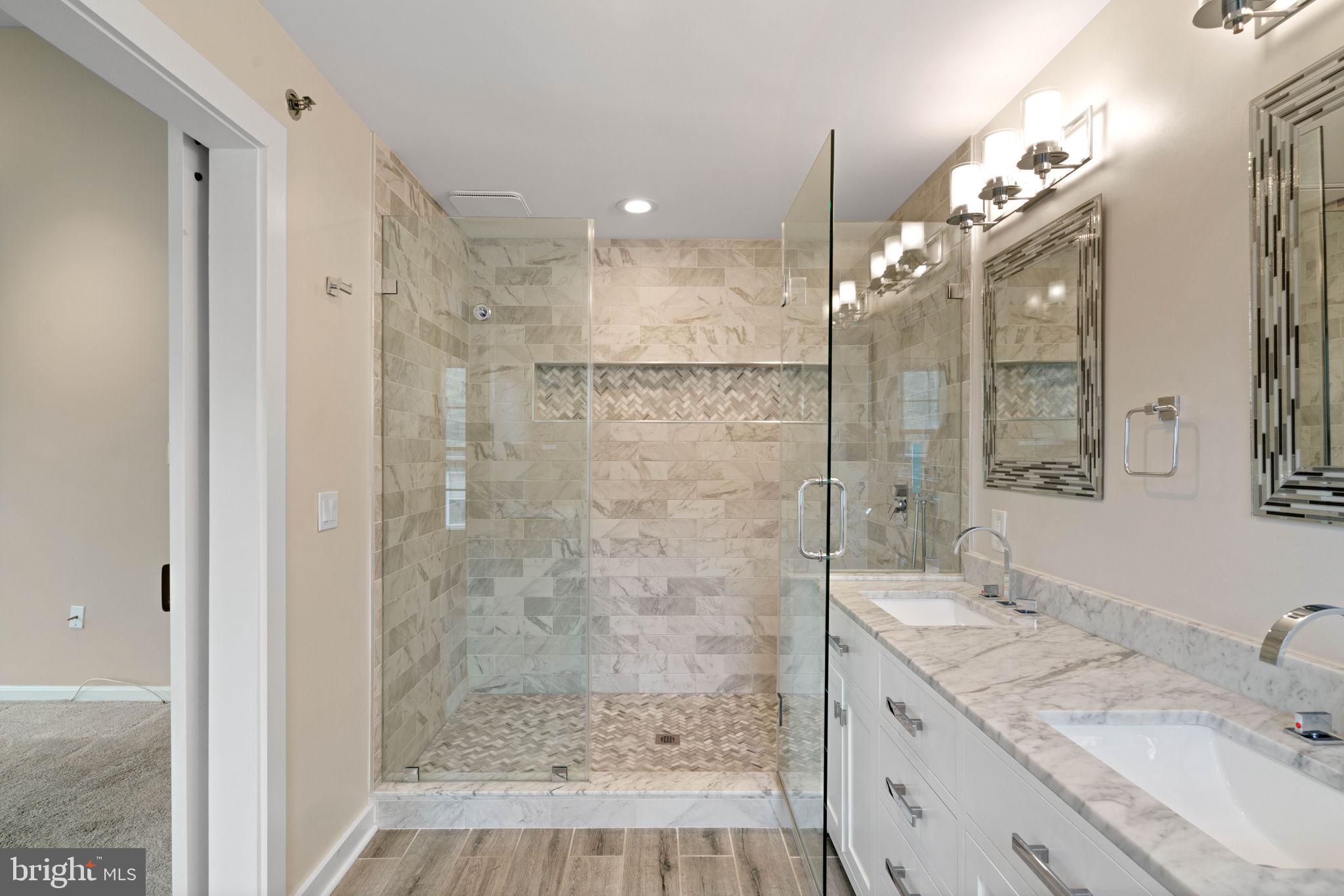 KENSINGTON COURTS - Residential