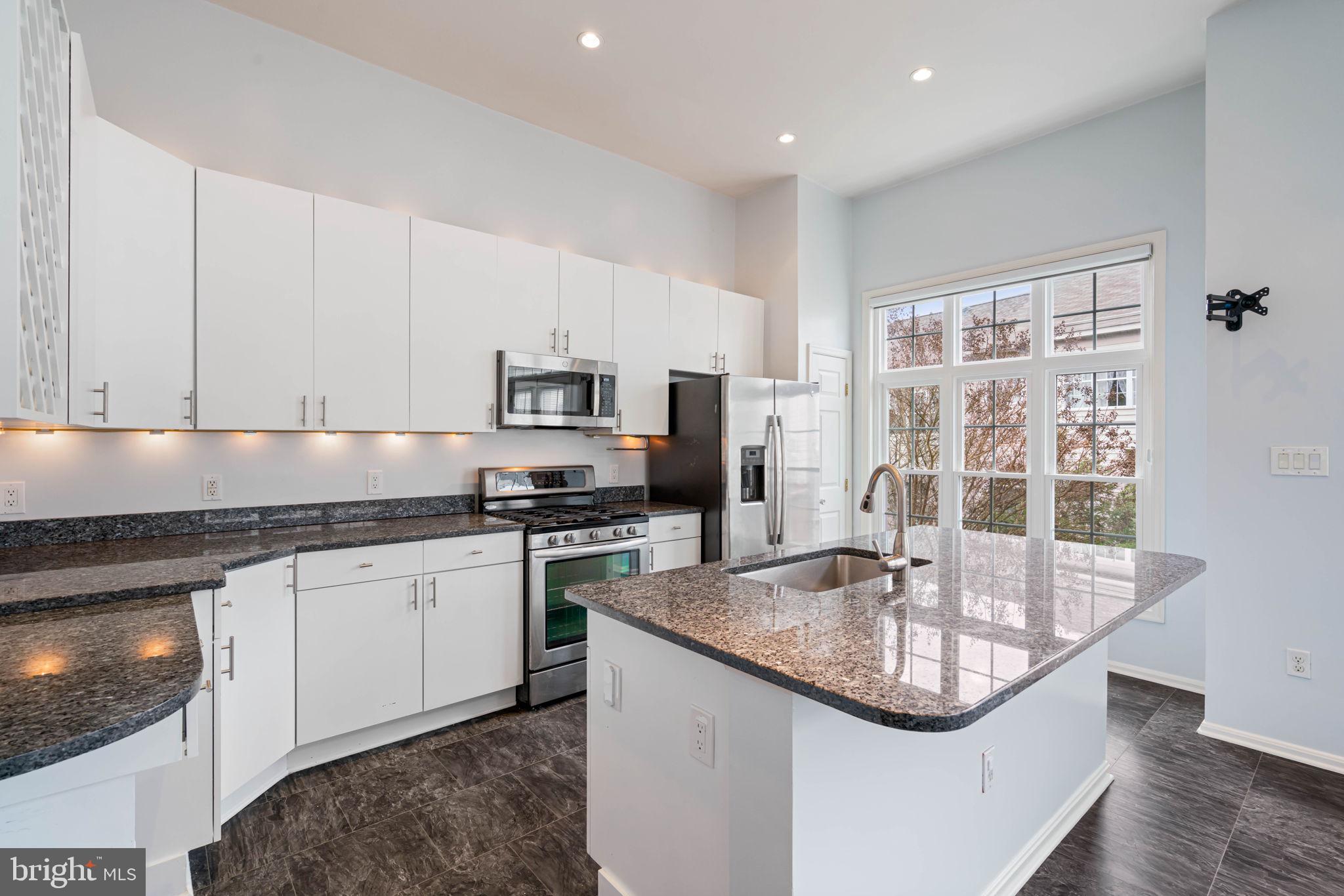 KENSINGTON COURTS - Residential