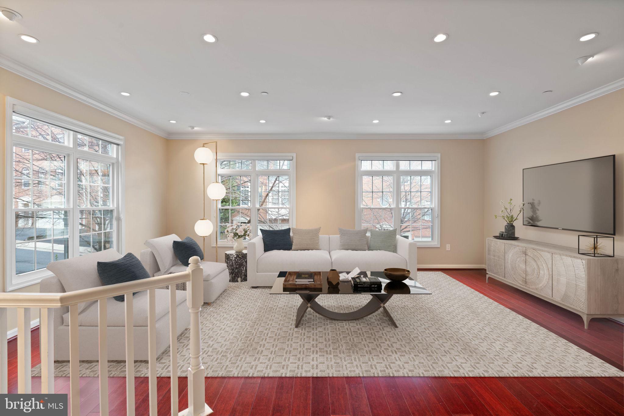 KENSINGTON COURTS - Residential