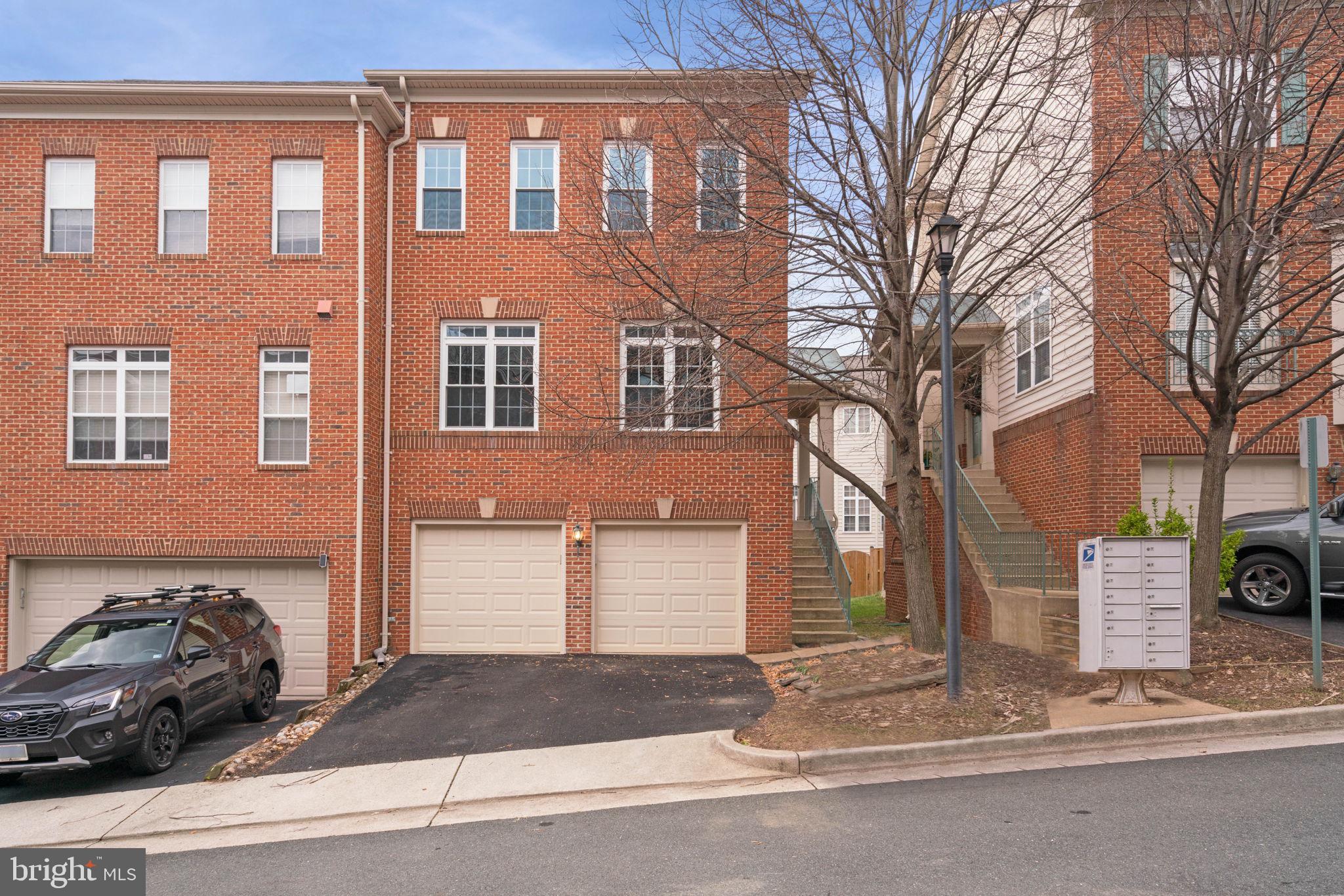 KENSINGTON COURTS - Residential