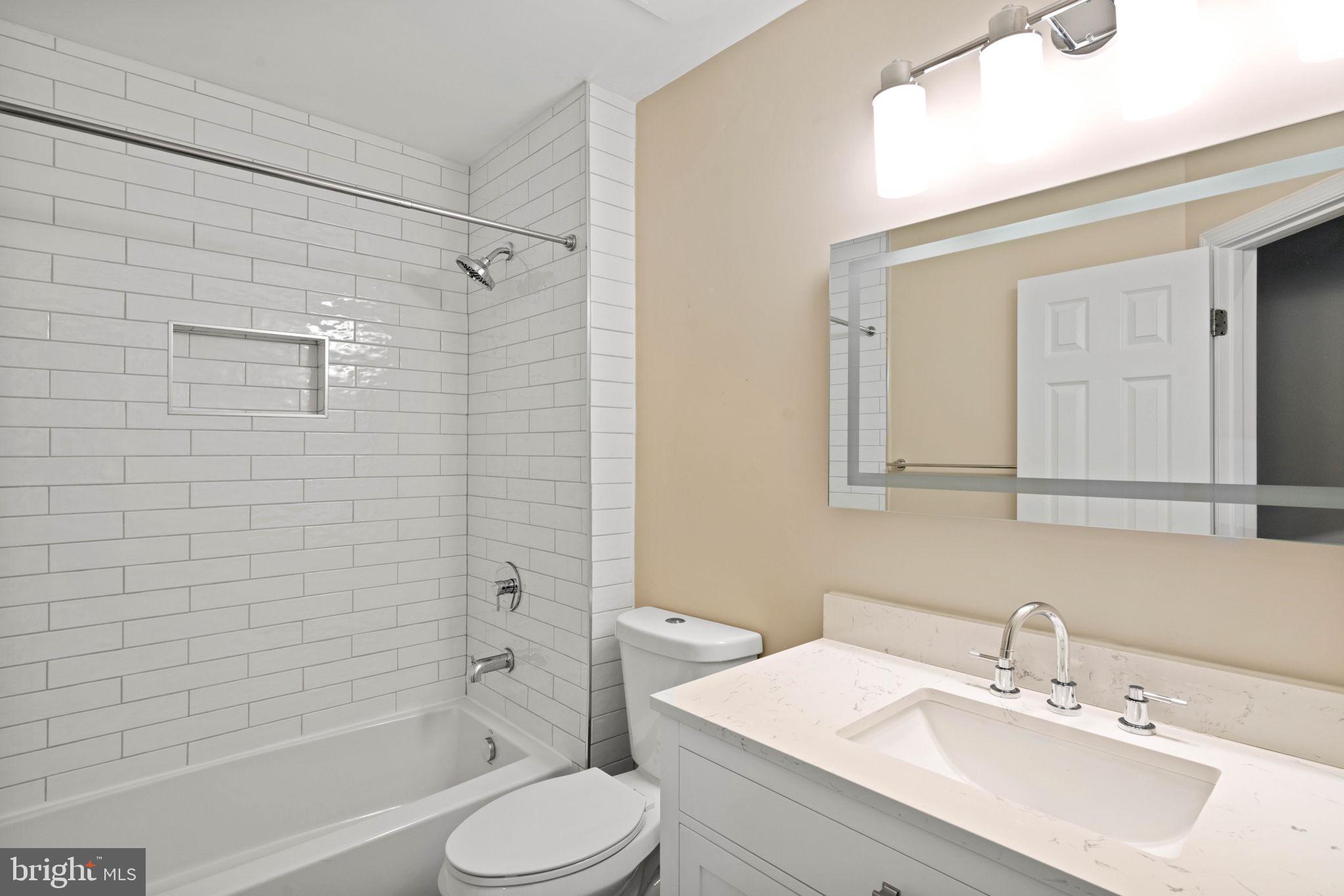 KENSINGTON COURTS - Residential