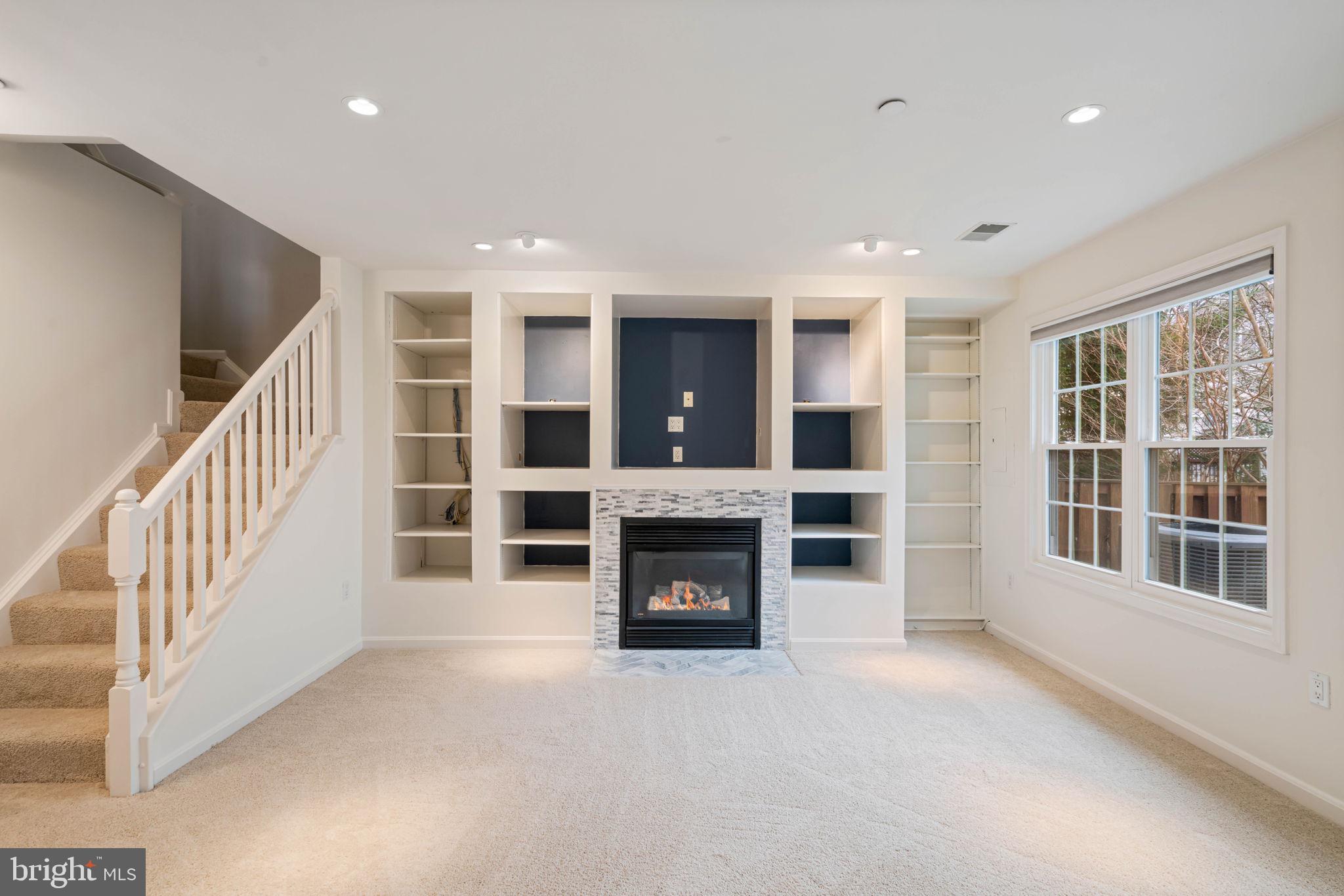 KENSINGTON COURTS - Residential