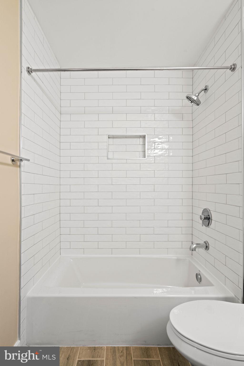 KENSINGTON COURTS - Residential