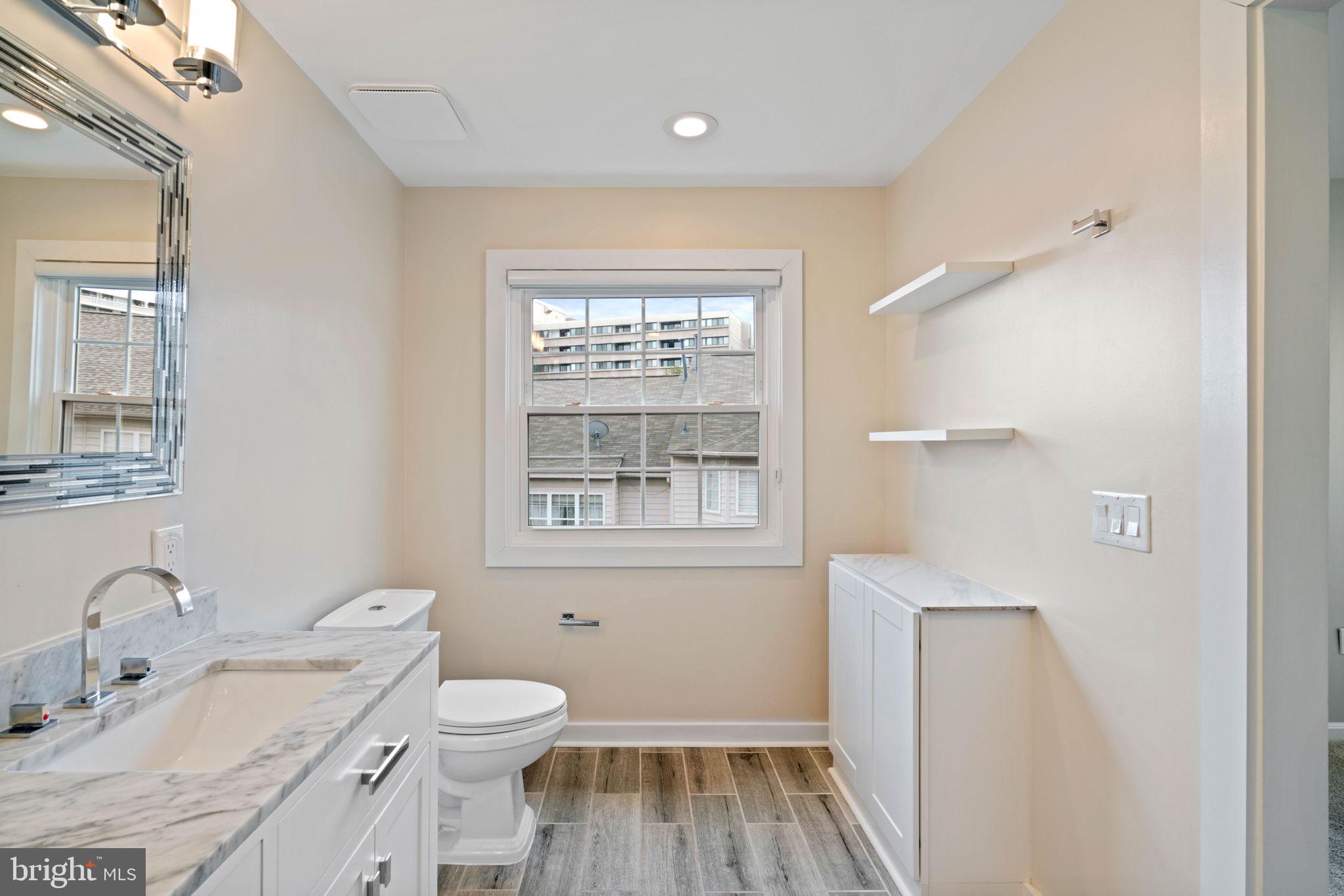 KENSINGTON COURTS - Residential