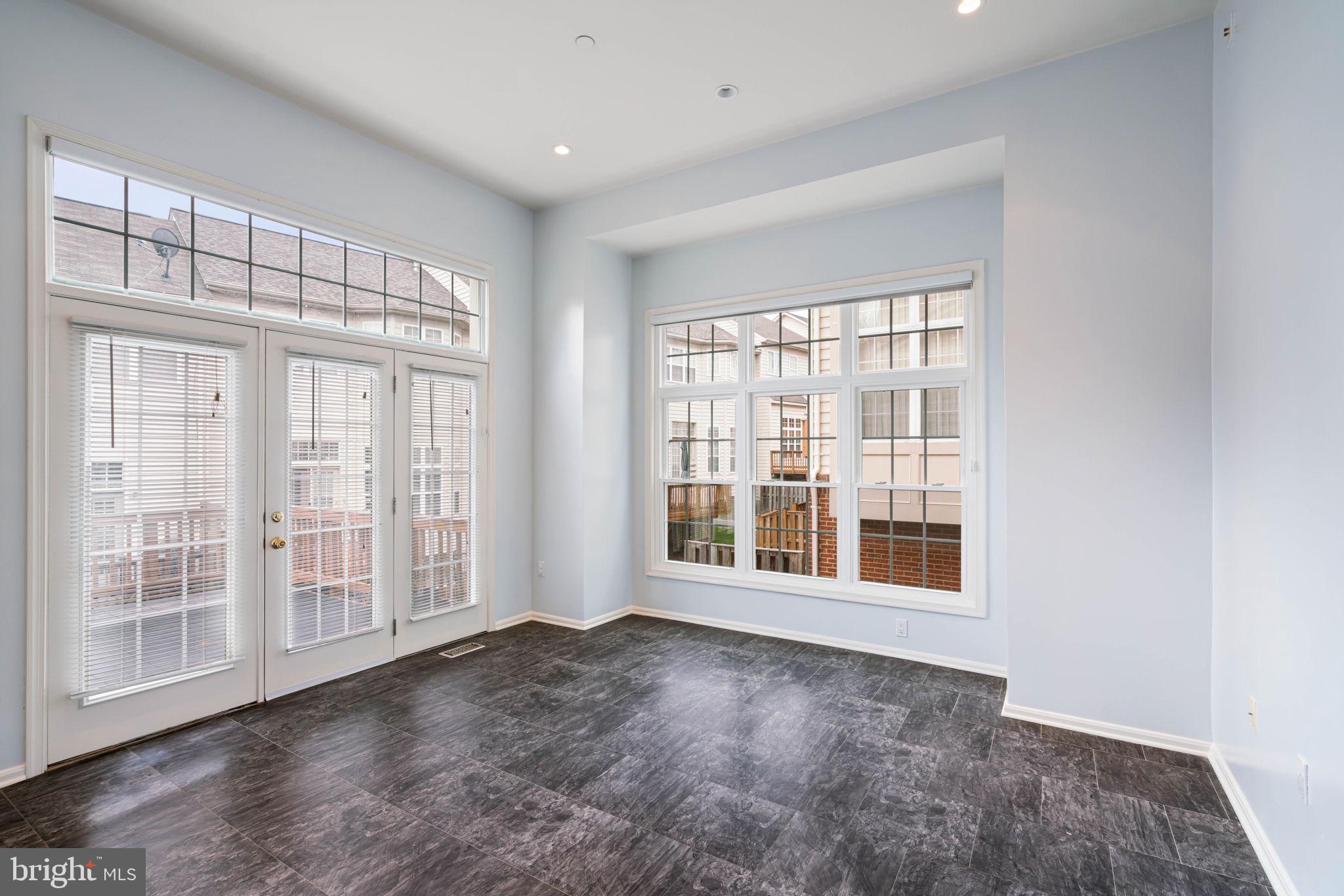 KENSINGTON COURTS - Residential