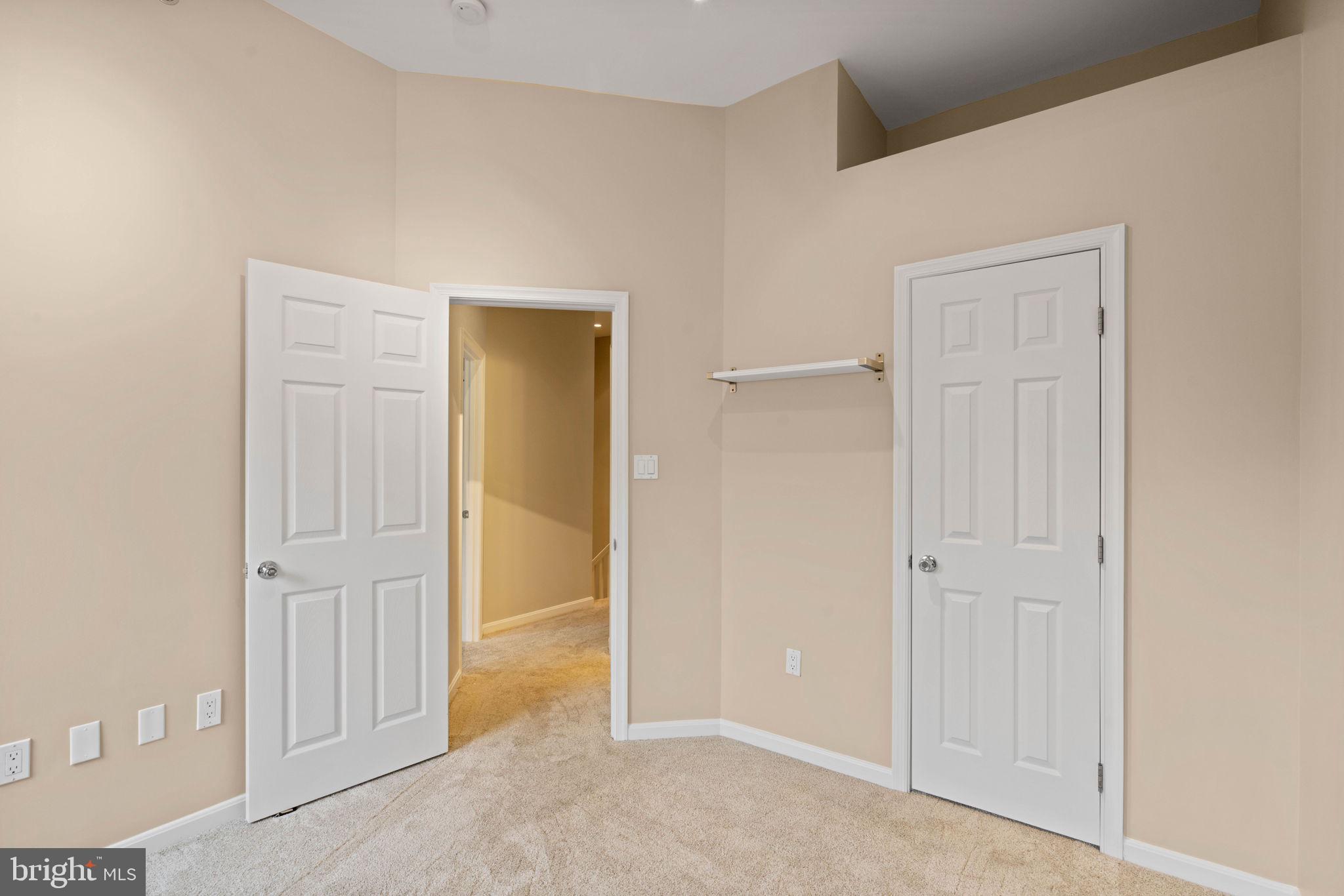 KENSINGTON COURTS - Residential